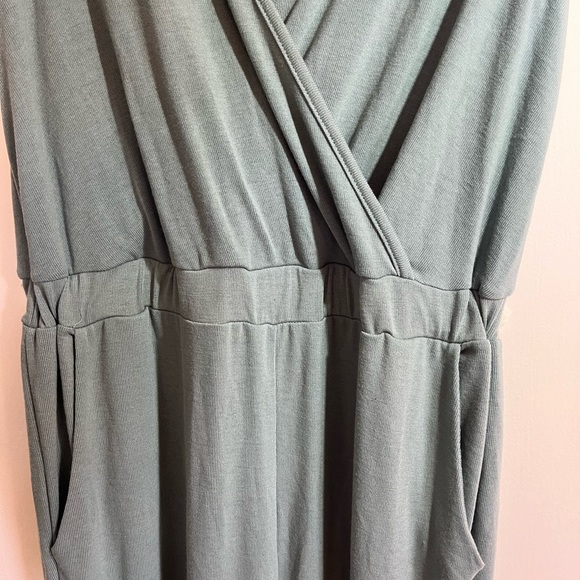 Cbrand Women’s Short Sleeved CrossOver  Teal Jumpsuit with Pockets Size M - Picture 3 of 11